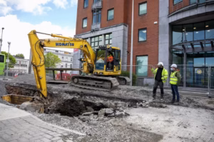 prace koparką komatsu
